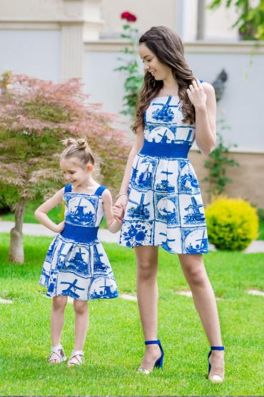 MAMMA e FIGLIA - Abito / vestito corto in bianco e blu reale con stampa mulini *Holland*